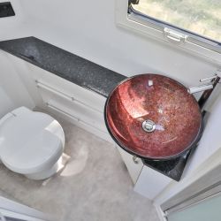 260SL WHITE BathVanToilet