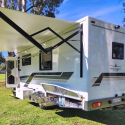 5-280SL-AwningOut-rear-web