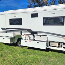 6-280SL-lockers-bed-lhs-front-web