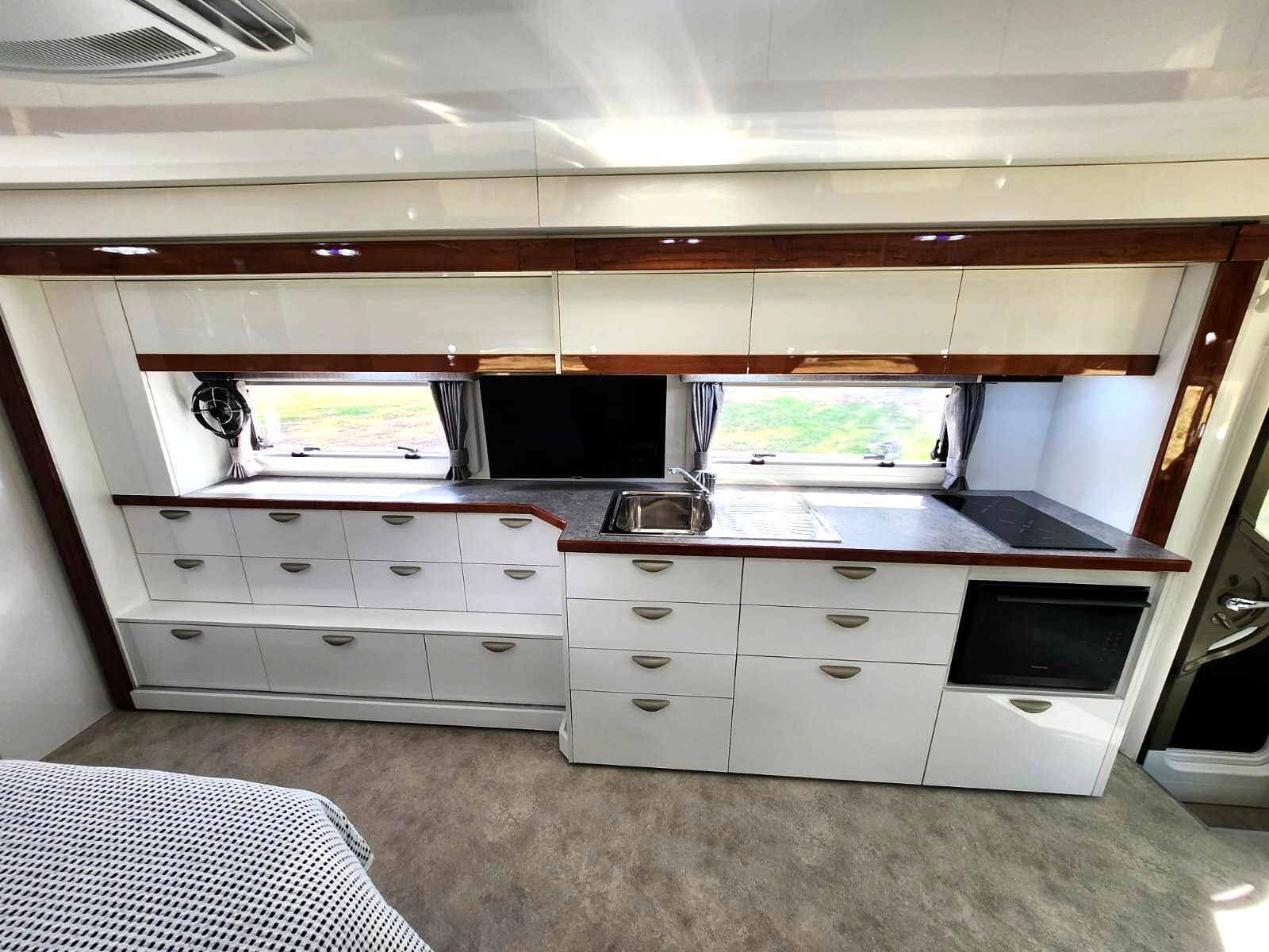 2802SL Living 2